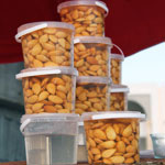 En photos : Les premières amandes fraîches (Louz Akhdher) débarquent sur le marché 