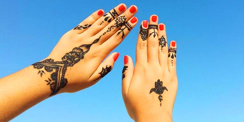 Encre naturelle de harkous utilisée pour les tatouages traditionnels tunisiens