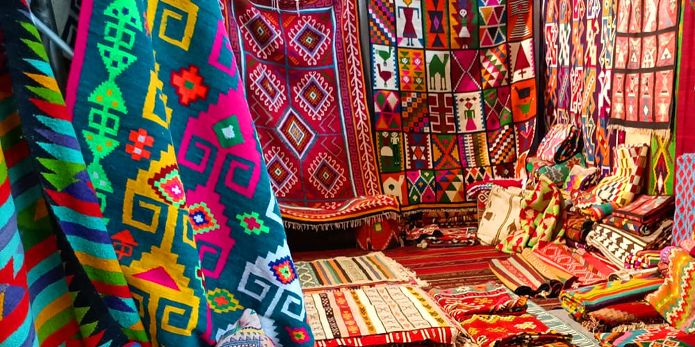 Tapis de Kairouan traditionnel fabriqué à la main, avec des motifs arabes