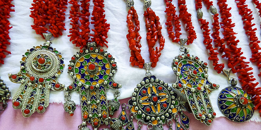 Bijoux en corail de Tabarka, colliers et bracelets en pierre rouge