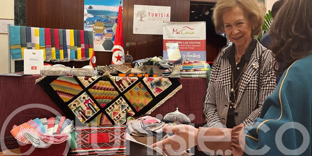 La visite de la Reine Sofia au pavillon tunisien du Bazar de la Solidarité Diplomatique