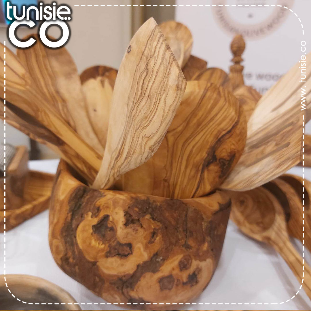 les articles en bois d’olivier sont la fierté de l’artisanat tunisien.