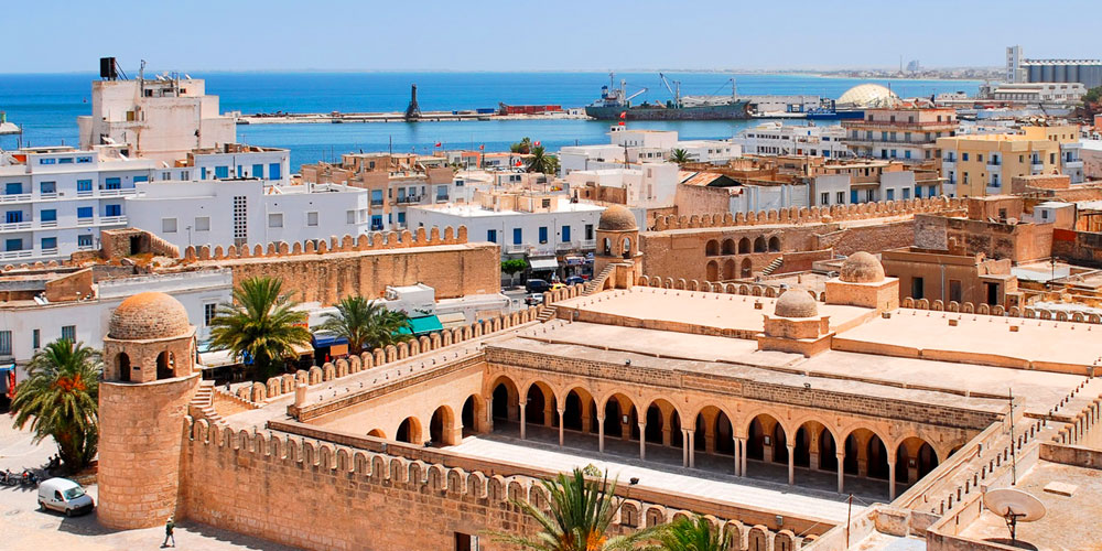 Vue sur la plage de Sousse en été, Tunisie