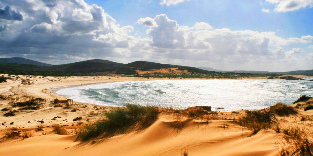 Plage sauvage et criques secrètes de Cap Serrat, Tunisie