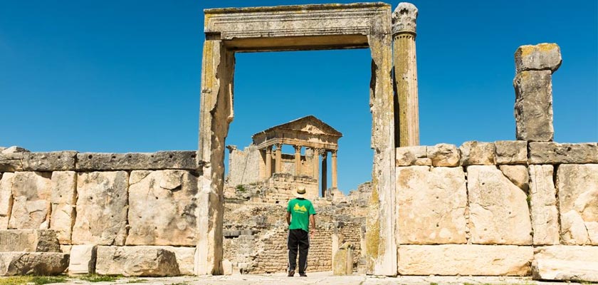 En photos : The last Samirai Ã  la conquête du site archéologique de Dougga