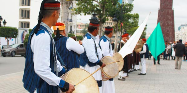 En photos : Promotion des festivals de Tozeur et Douz Ã  l'avenue Habib Bourguiba