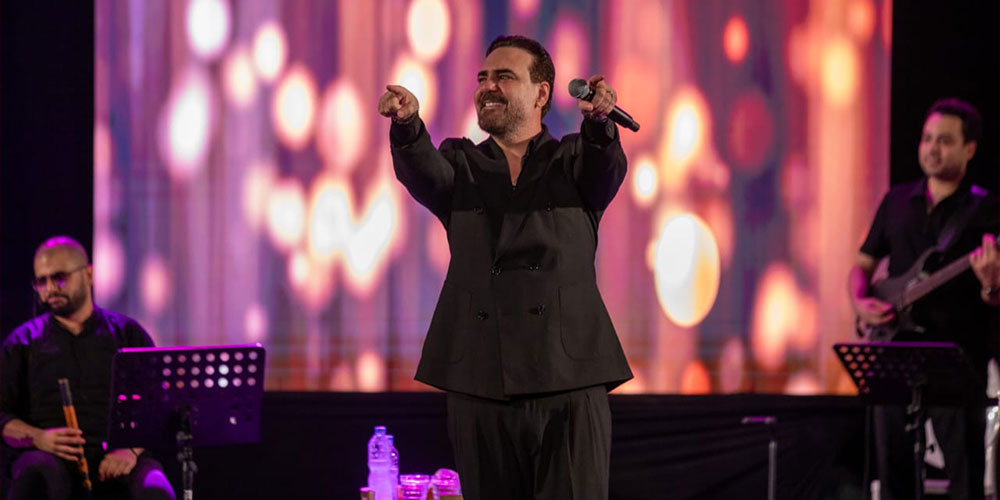 Wael Jassar enflamme le théâtre pour l’ouverture de la 44e édition du Festival international de Boukornine 