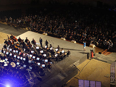في عرض فرجوي ضخم، أكثر من 120 موسيقيّا يعلنون انطلاق الدورة 33 لمهرجان الجم الدولي للموسيقى السمفونية