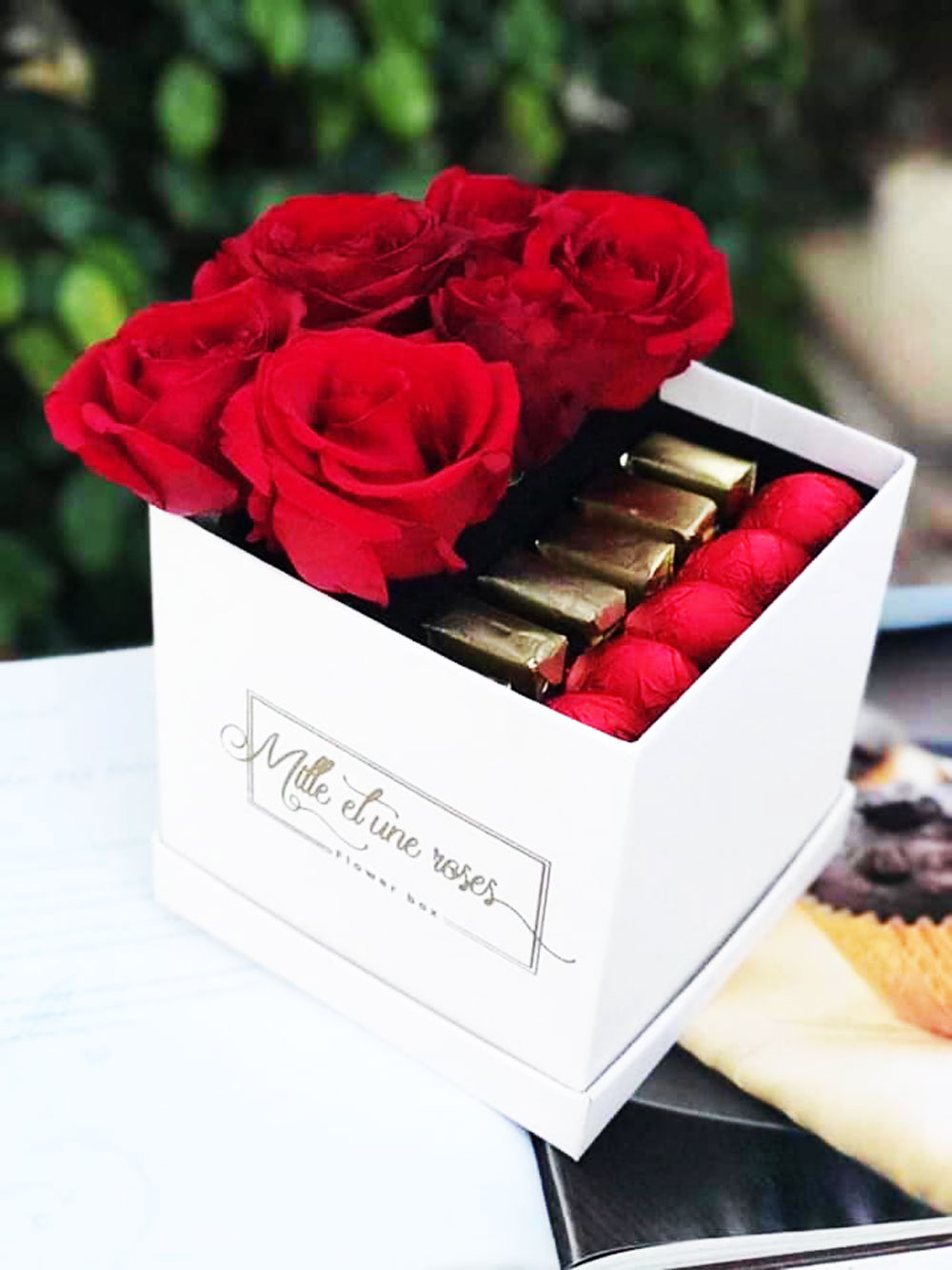 Chocolat et Fleurs : Célébrez l'amour avec cette combinaison de bonheur