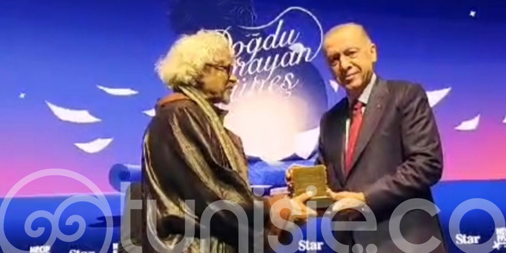 Nacer Khemir reçoit le prix Necip Fazil Kisakürek en Turquie