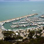 Selma Elloumi annonce aux investisseurs que le port de Sidi Bousaid sera totalement rénové