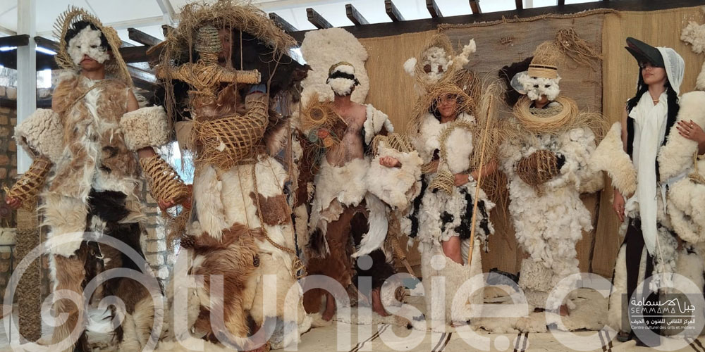 Carna Jloud : Naissance d'un carnaval qui valorise la peau de mouton à Djebel Semmama à Kasserine
